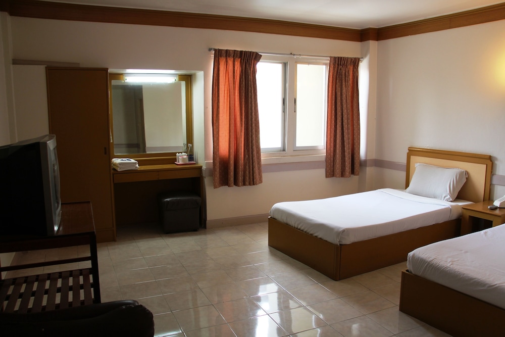 Phu Inn Hotel 10/19