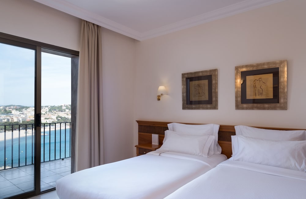 Hotel Montjoi by Brava Hoteles 8/26