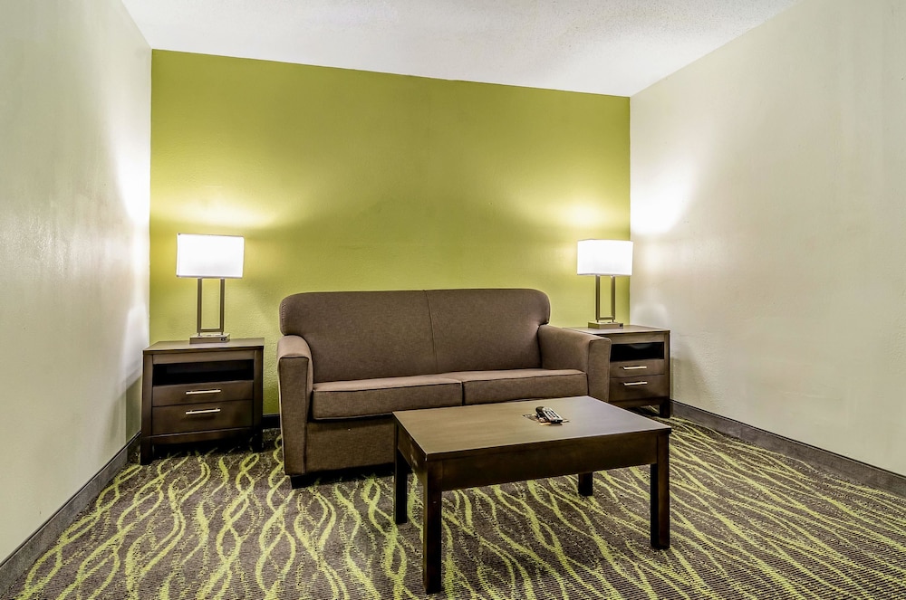 Quality Inn & Suites Creedmor - Butner 25/39