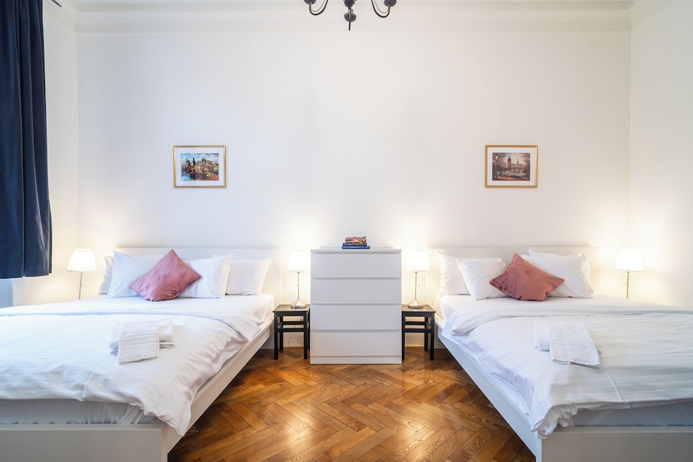 1 BEDROOM, CITY, APARTMENT, KITCHENETTE