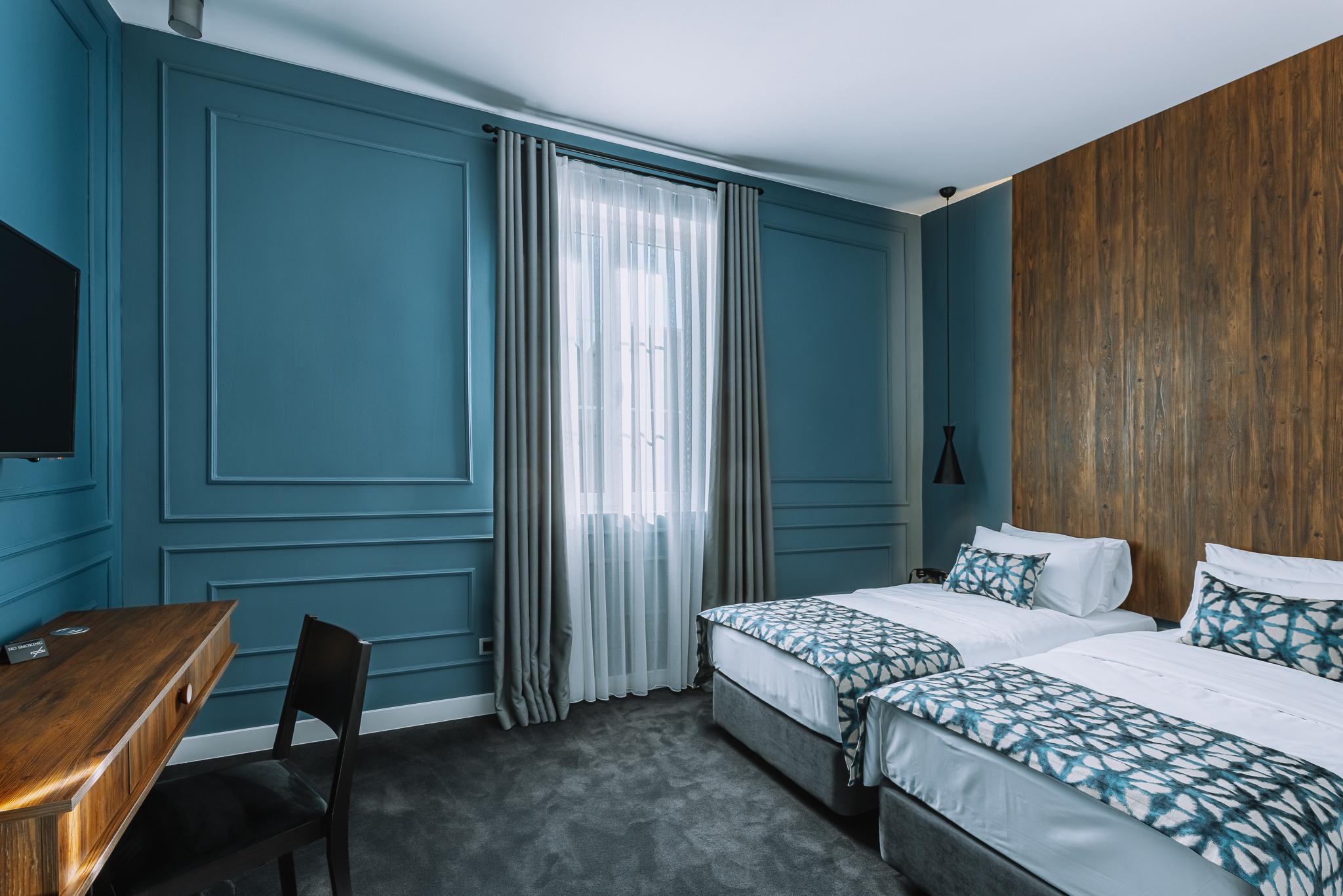 Twin Room: