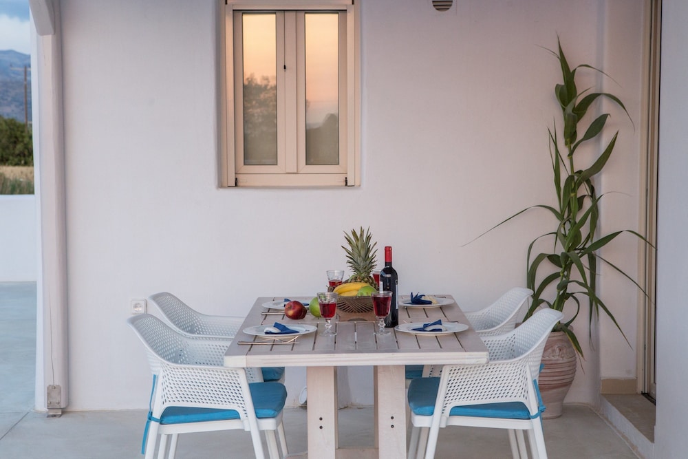 Naxian Lounge Villas 25/50
