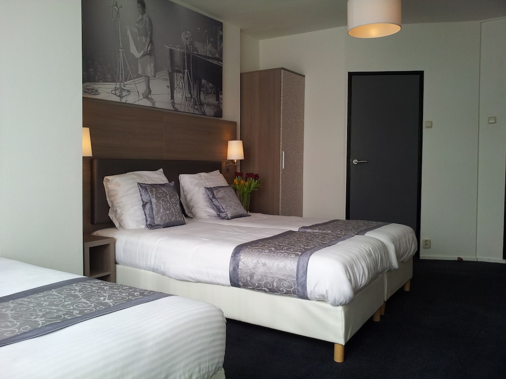 ROOM, TRIPLE, 3 BEDS