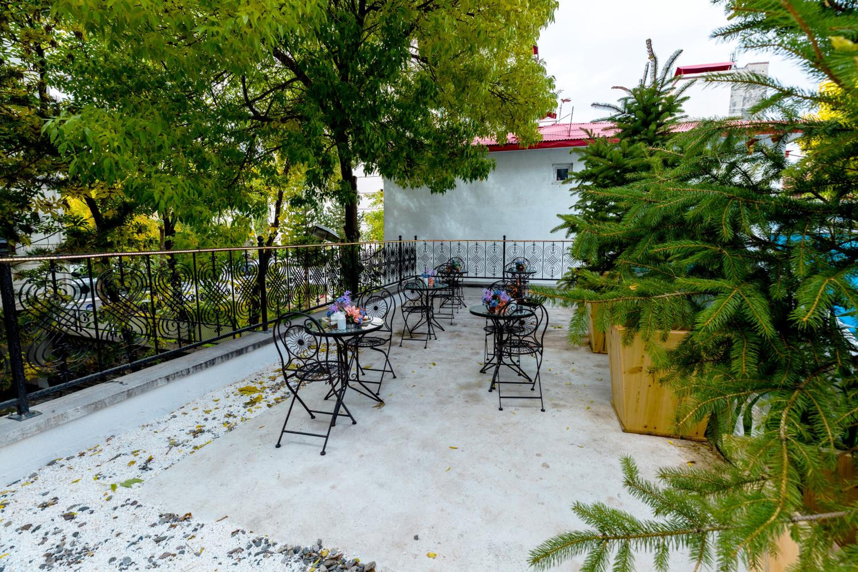 Grand Ani Hotel 39/43