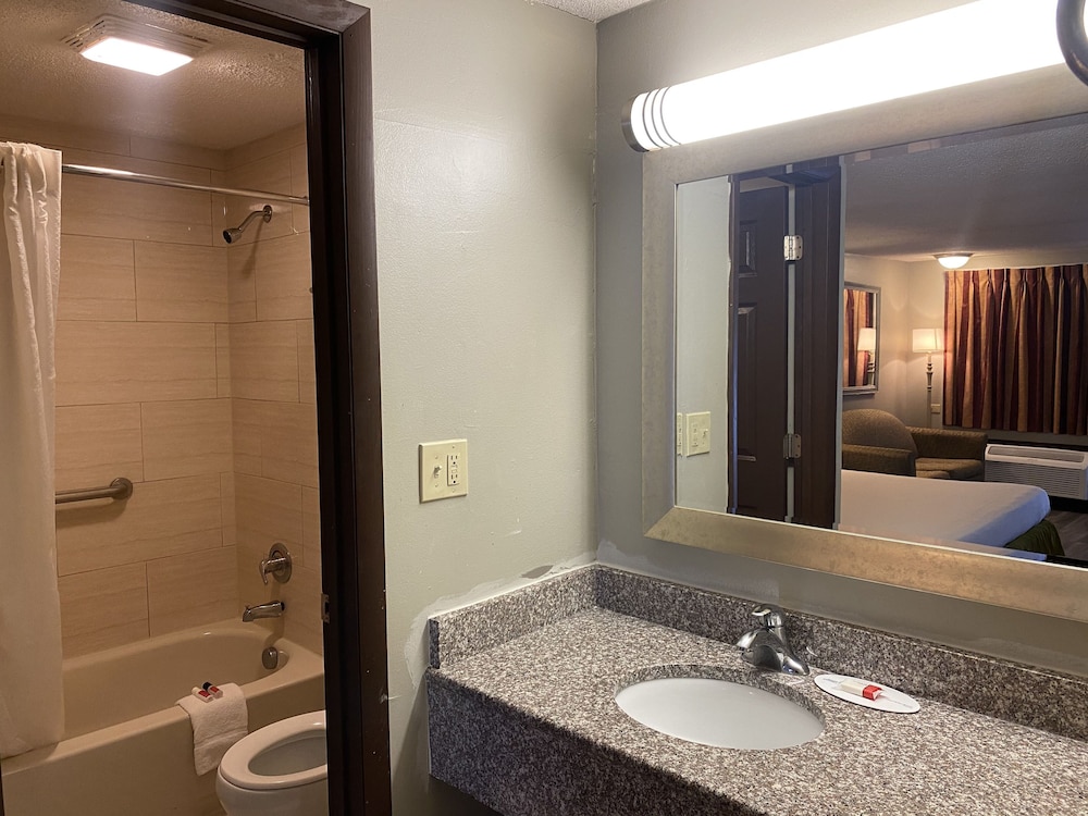 Travelodge by Wyndham Laurel 33/59
