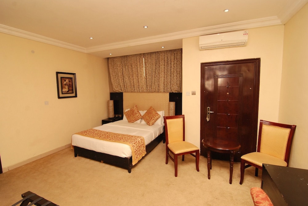 Stonehedge Hotel 9/50