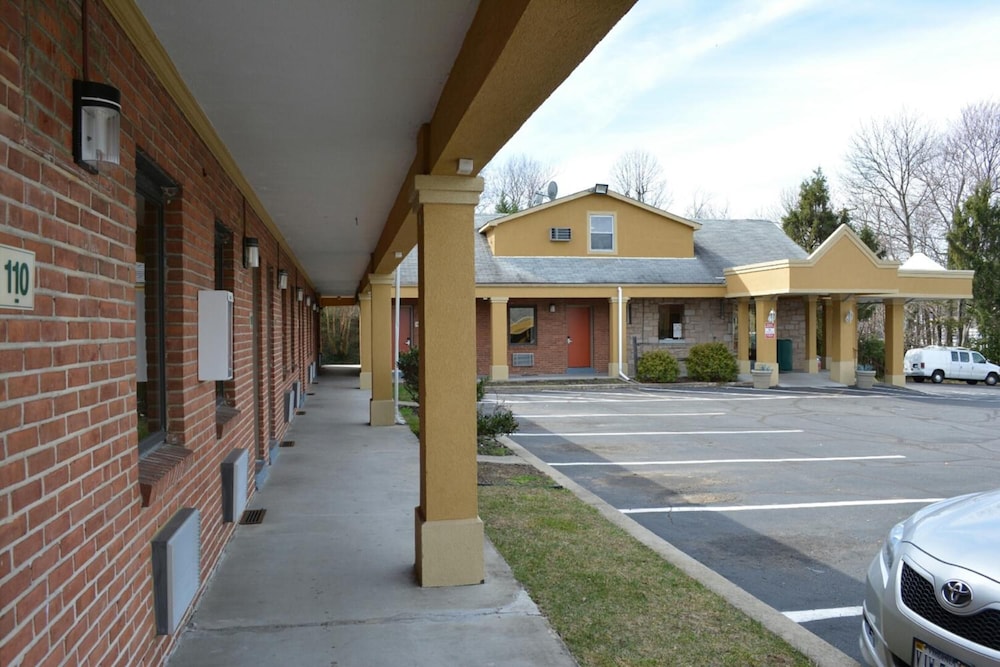 Budget Inn-Falls Church 5/39