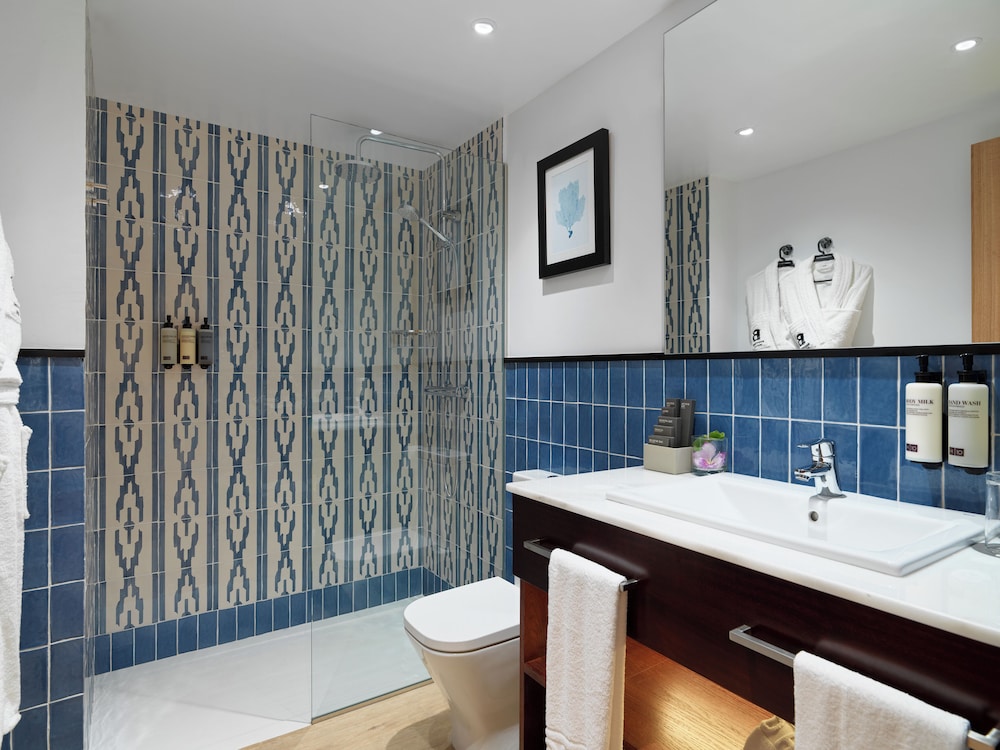 H10 White Suites - Adults Only 70/70