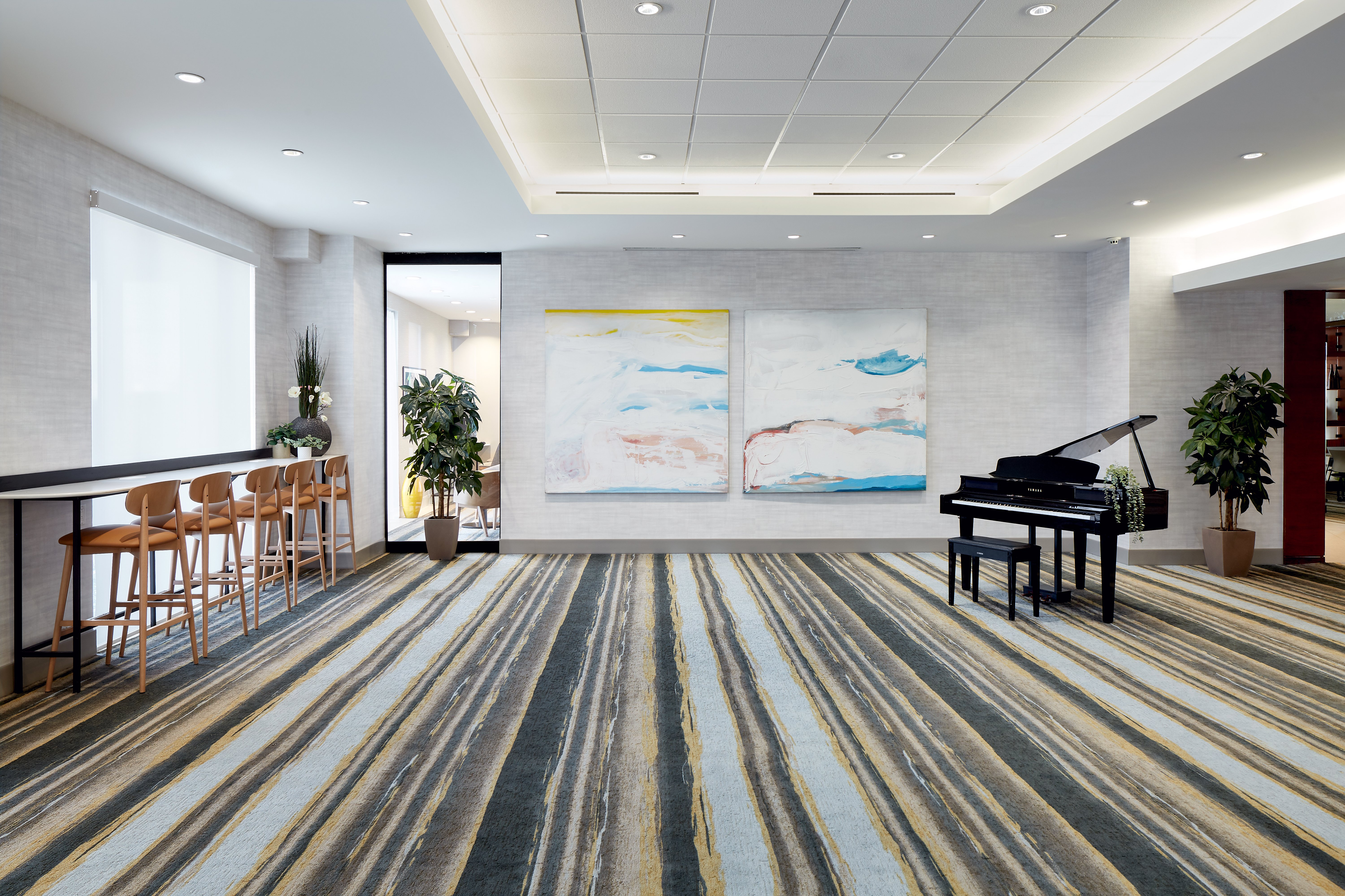 Holiday Inn and Suites Montreal Airport 10/67