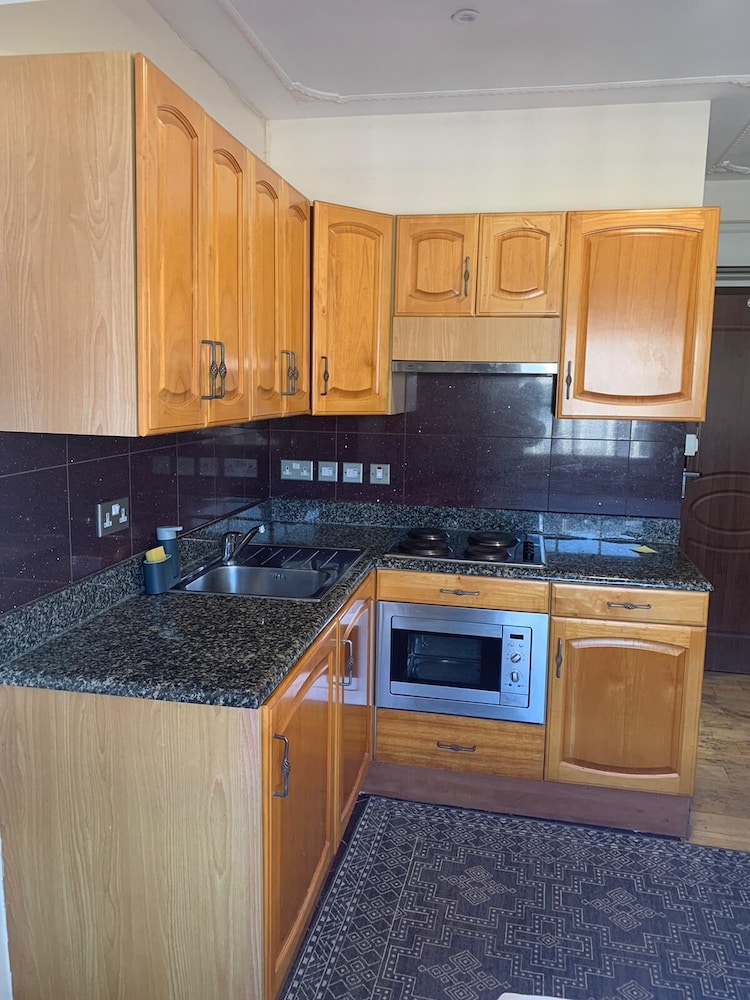 LONDON PLAZA SERVICED APARTMENTS 8/52