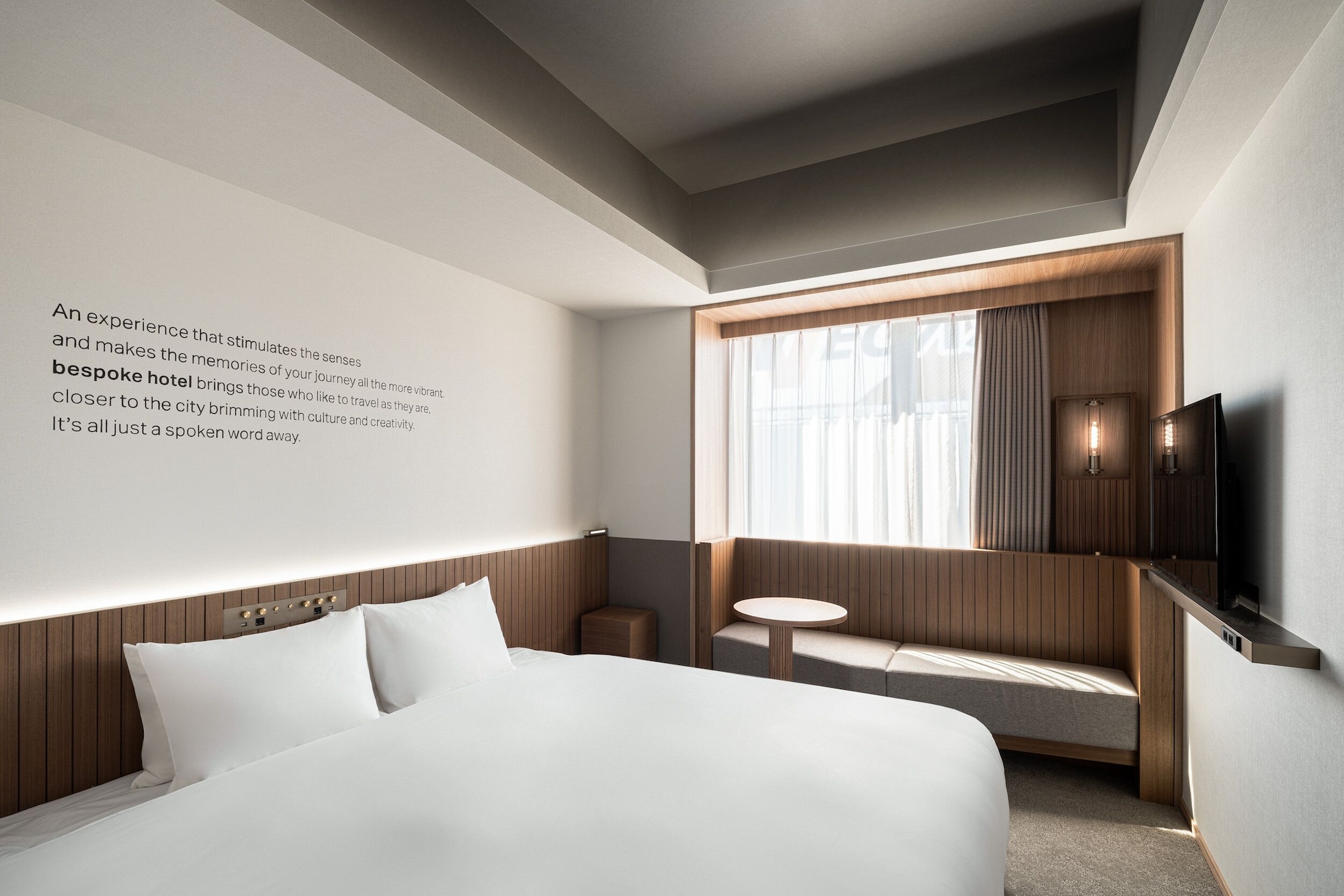 ROOM, KING BED, LIGHT HOUSEKEEPING