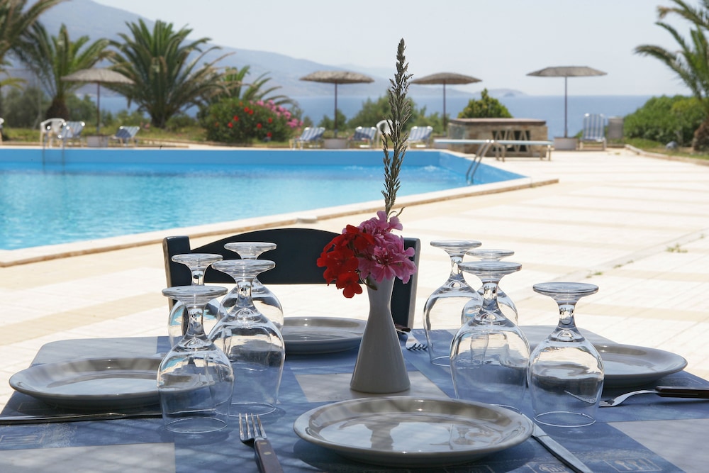 Andros Holiday Hotel 31/68
