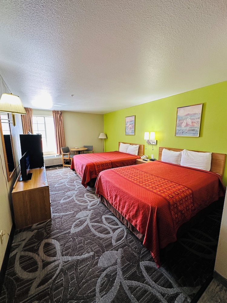 DELUXE, 2 QUEEN BEDS