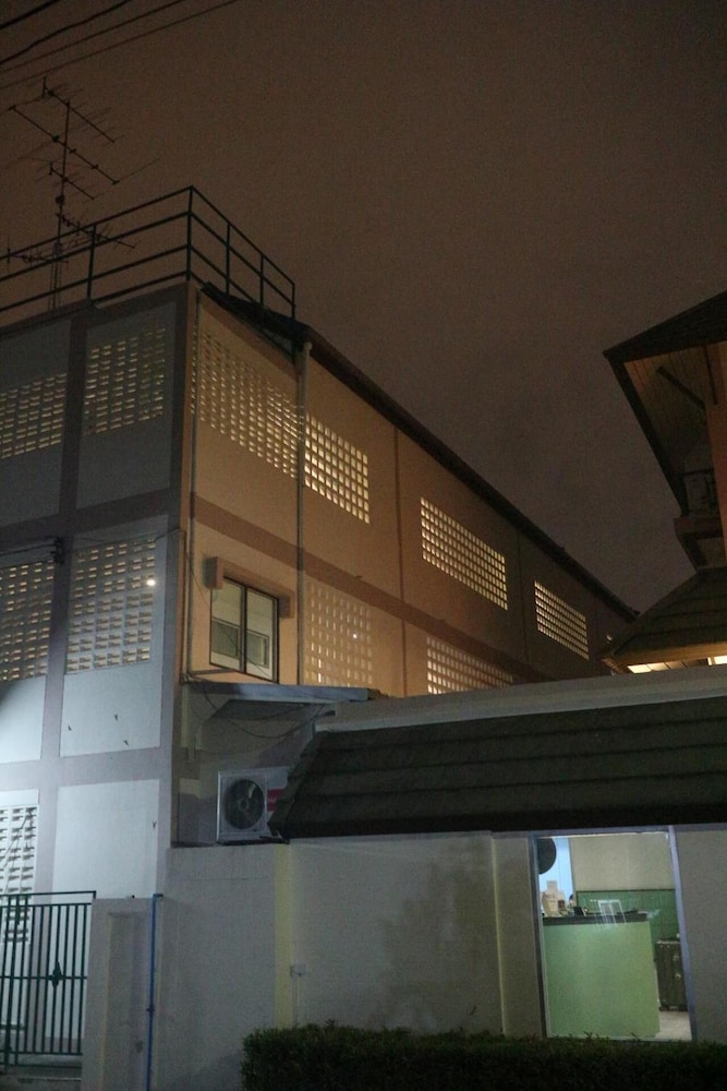 L42 HOSTEL SUVARNABHUMI AIRPORT in BANGKOK