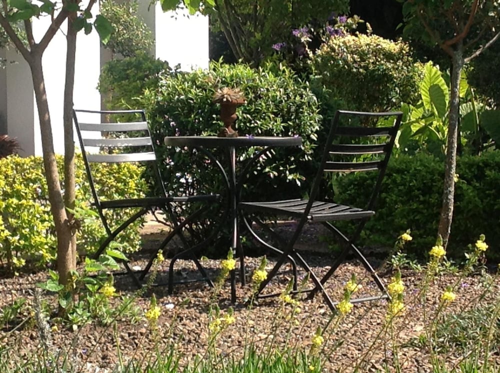 Plumbago Guest House 14/21