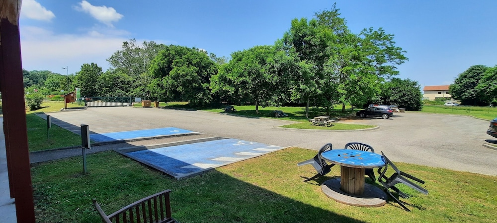 Village Hotel 19/33