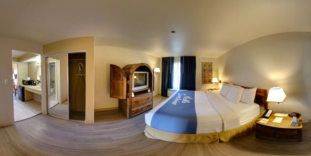 Days Inn Suites Llano 17/36