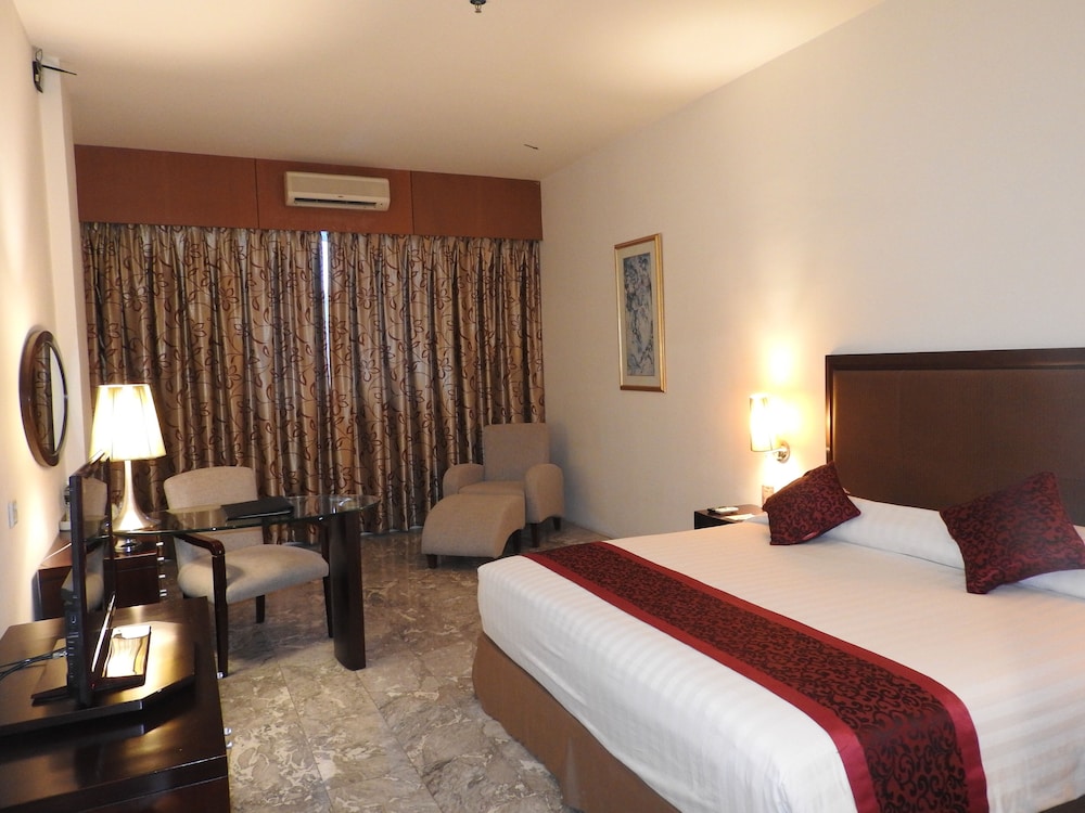 Crown Vista Hotel 17/50