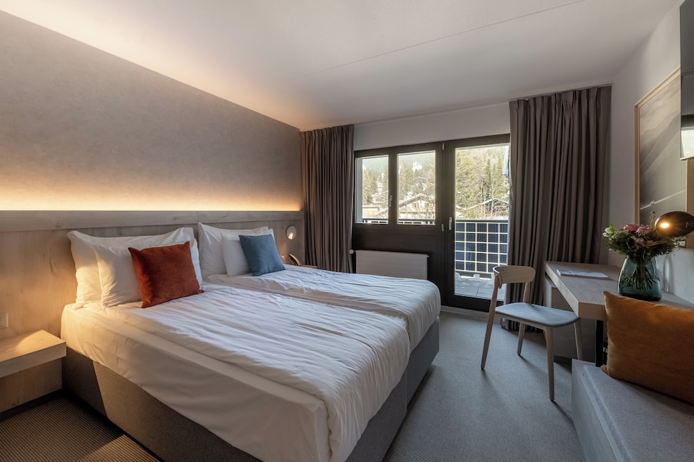 Victoria Hotel & Residence 7/50