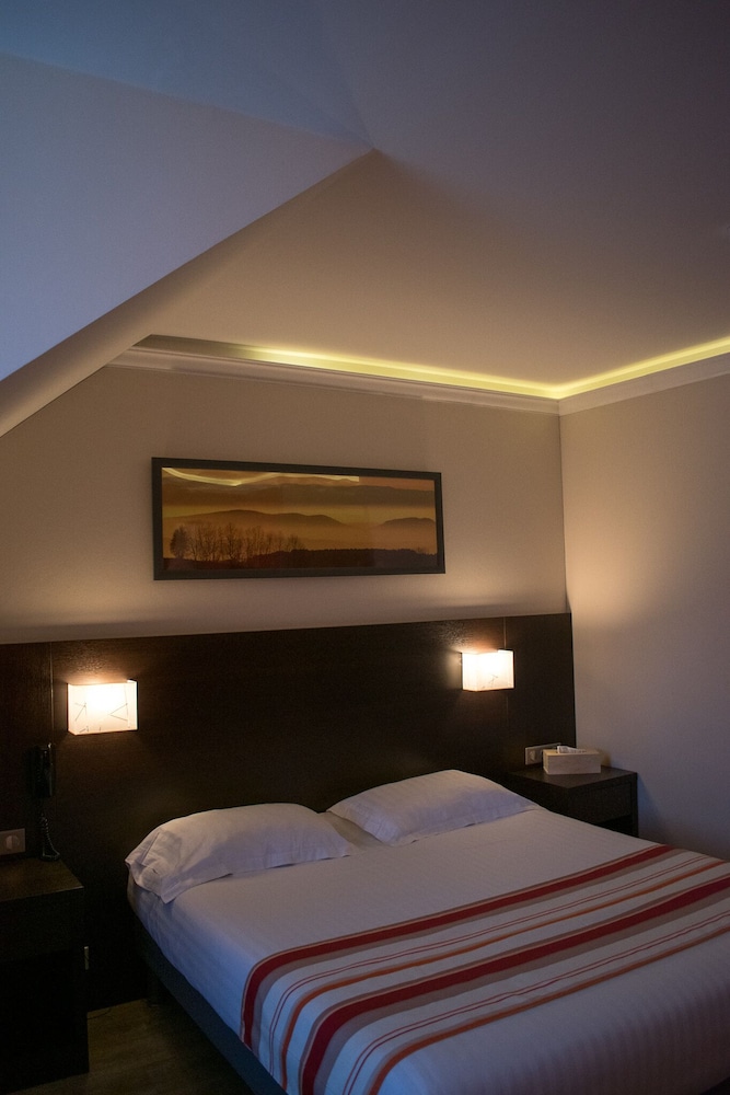 Logis Hotel Black and Green 14/50