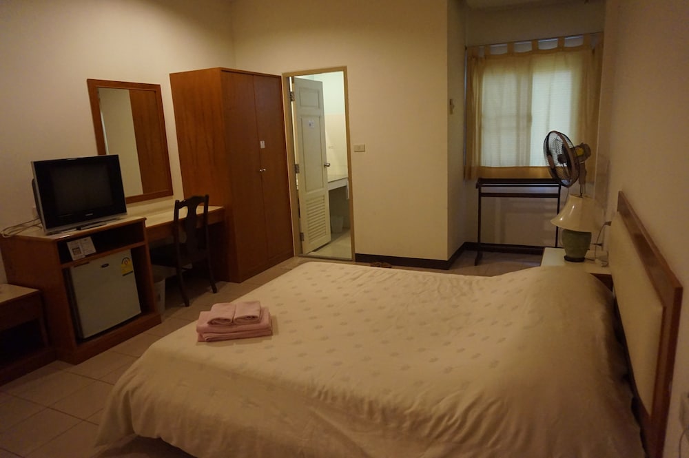 Tonwa Resort Hotel 10/55