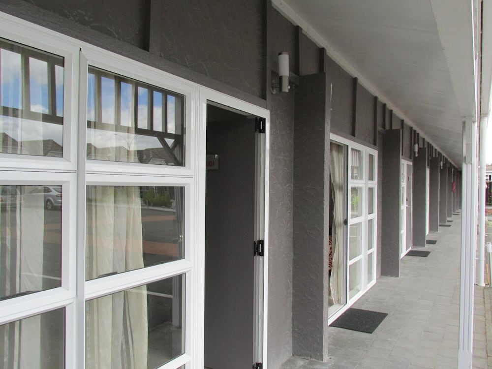 LAKE ROTORUA HOTEL 1/46