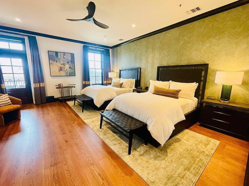 Emigrant Boutique Hotel 8/28