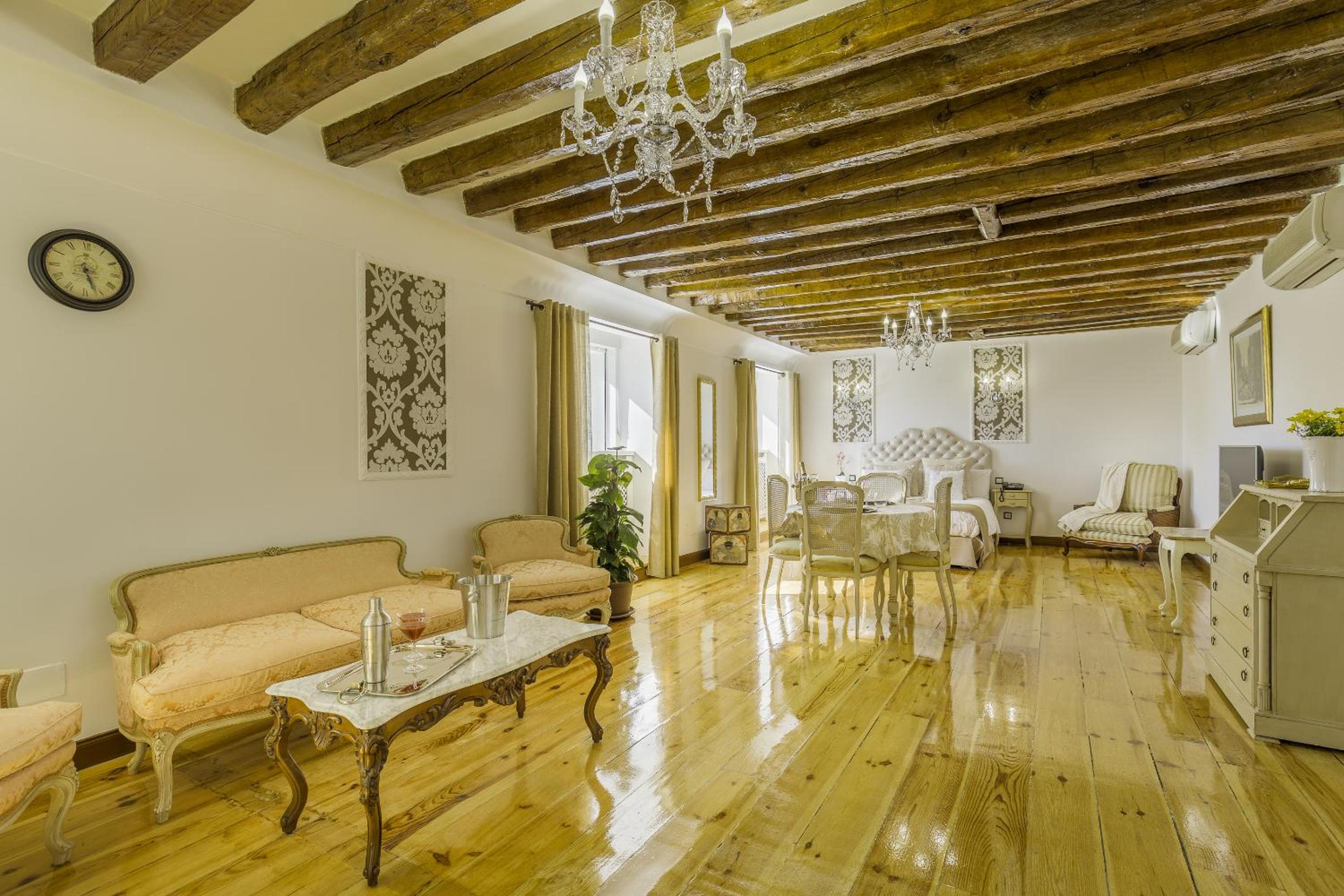 Oriente Palace Apartments 23/47