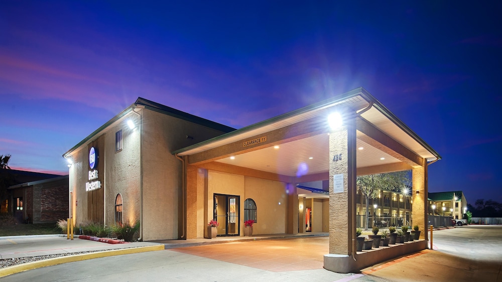 Best Western Cedar Inn 3/24