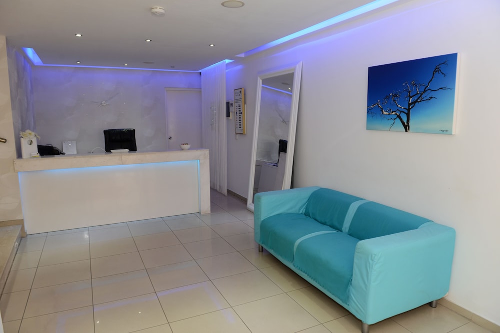 Les Palmiers Beach Hotel 7/69
