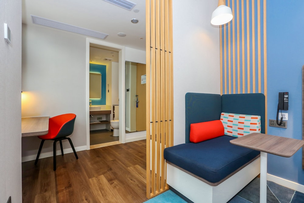 Holiday Inn Express Jingdezhen Taoxichuan 22/45
