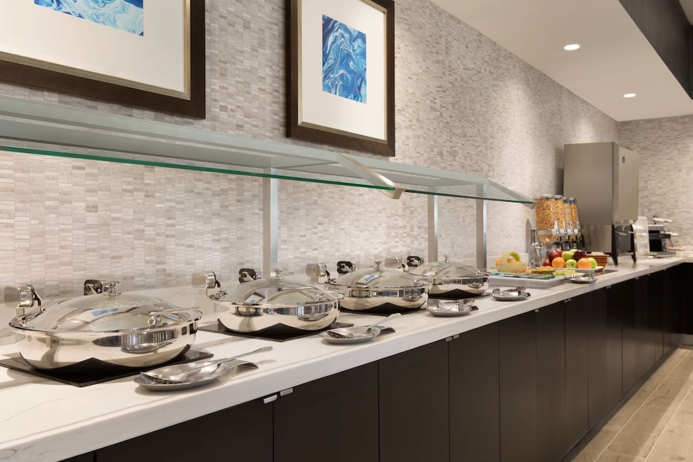 Embassy Suites By Hilton Toronto Airport 40/55