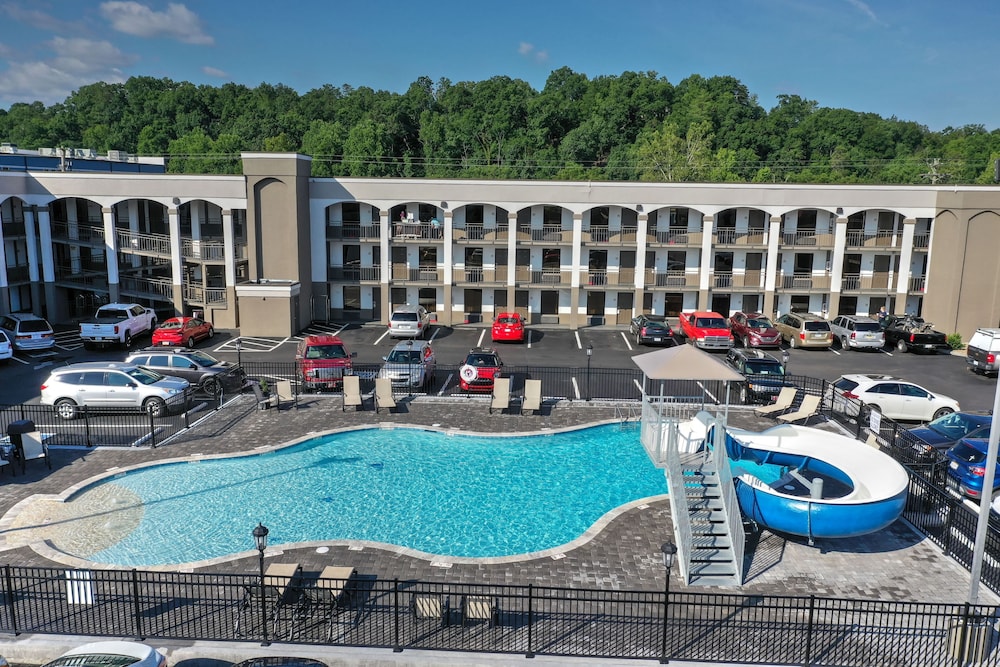 The Wayback Pigeon Forge A Tribute Portfolio Hotel 40/50