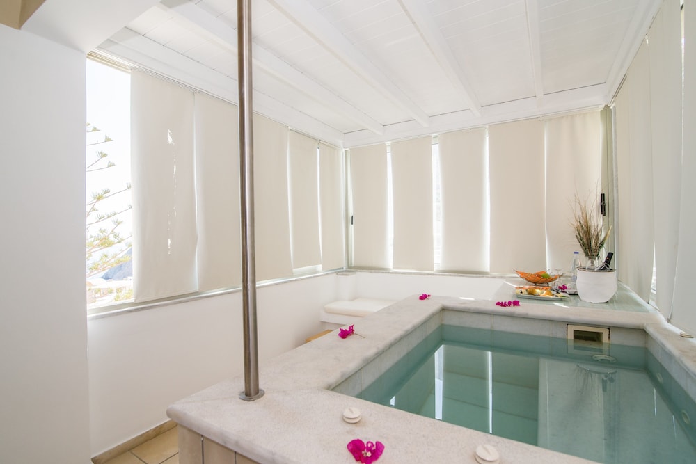 Antinea Suites and Spa 24/75