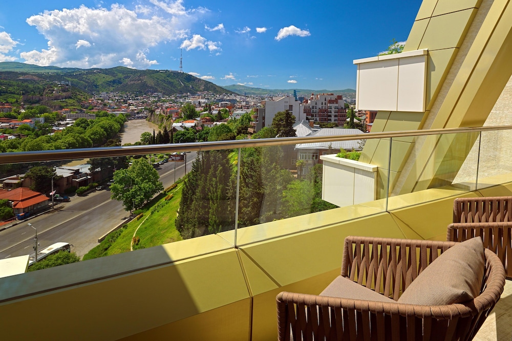 Sheraton Grand Tbilisi Metechi Palace 43/88