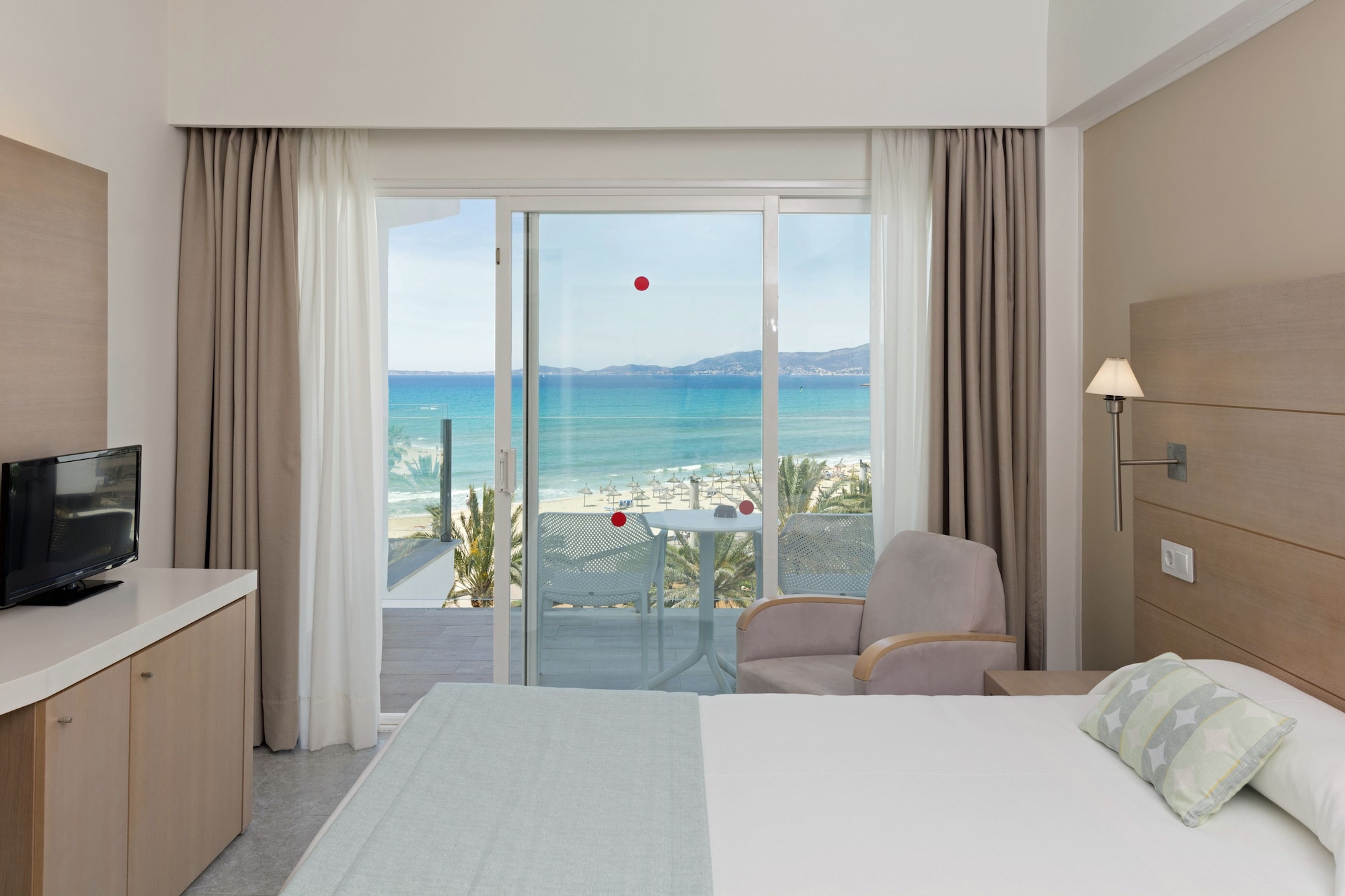 ROOM, DOUBLE BED, PARTIAL SEA VIEW, BALCONY