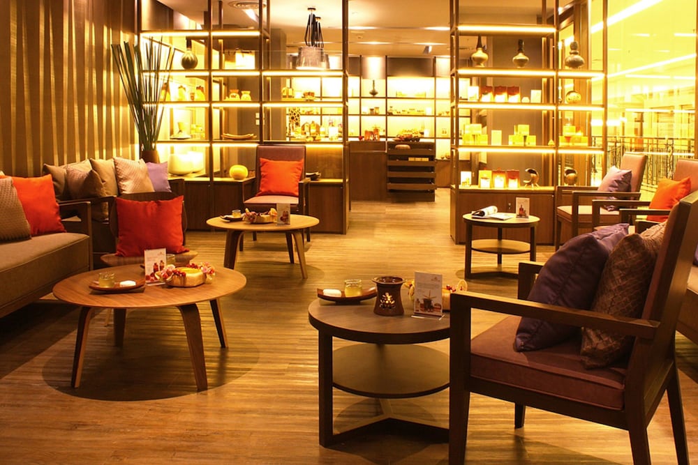 Mandarin Hotel Managed By Centre Point 57/71