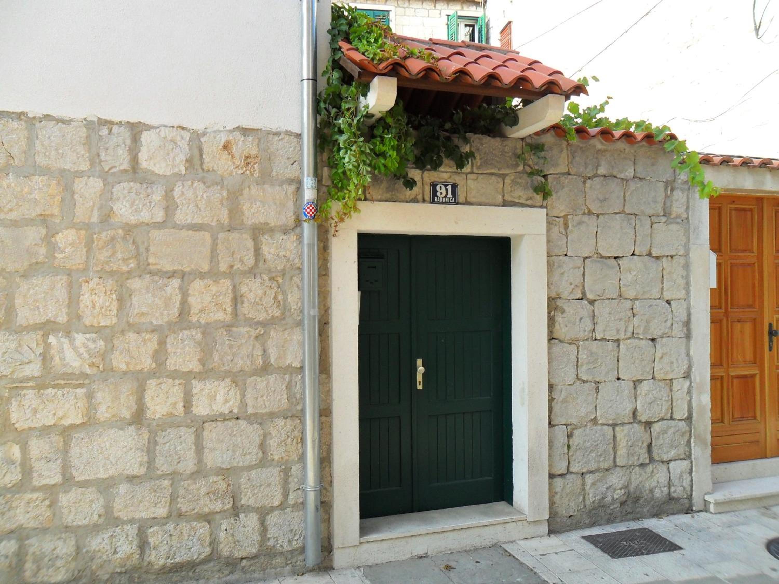 Villa Dube 1/50
