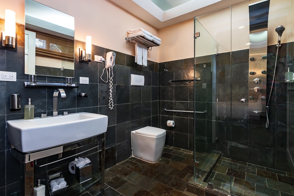 Gaia Hotel and Reserve 7/37