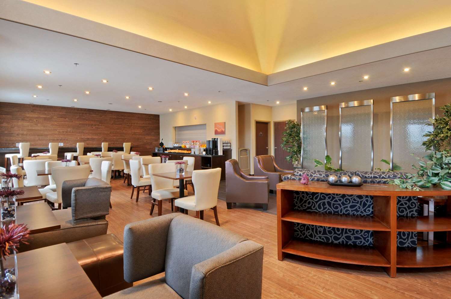 Days Inn by Wyndham Regina Airport West 30/53