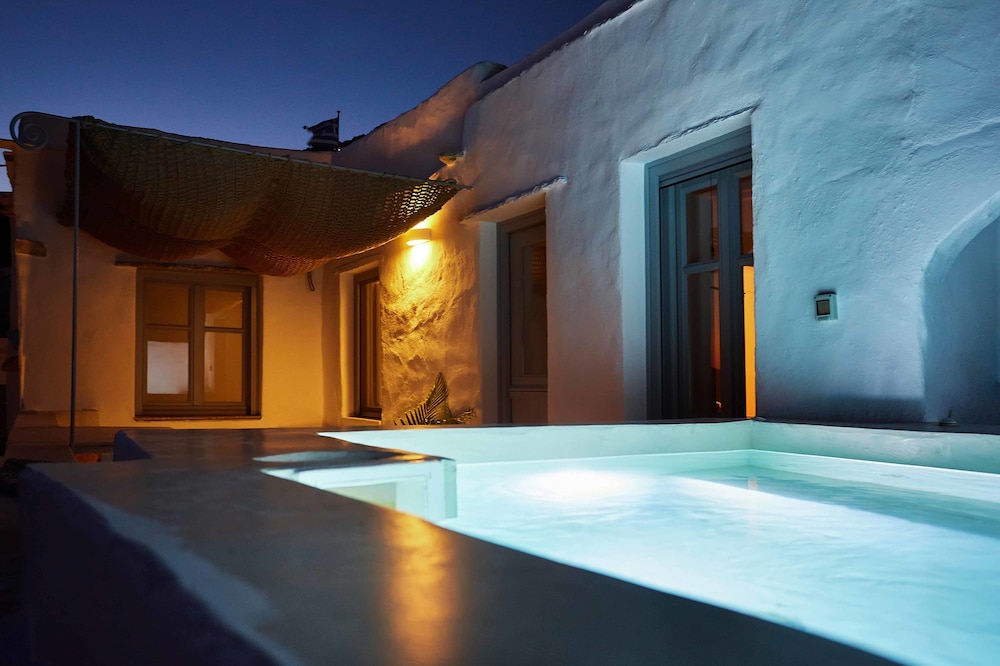 Living Theros Luxury Suites 22/50
