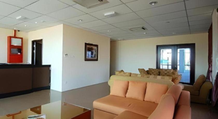 Aristo Hotel At Putatan 45/56