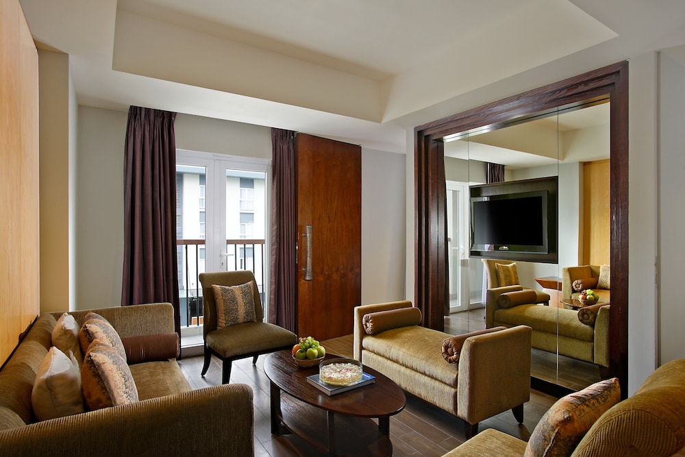 Hotel Santika Mataram 36/70