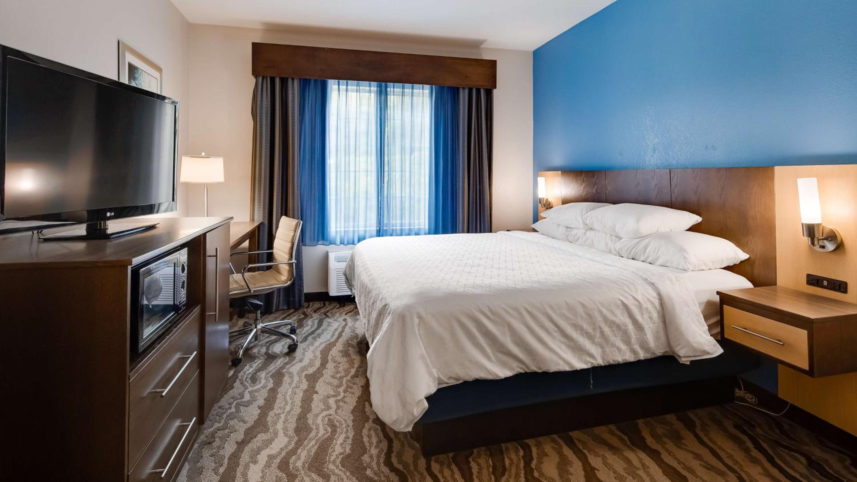 جناح بسرير كينج بإطلالة على النهر، Best Western Plus River Escape Inn & Suites 4/8