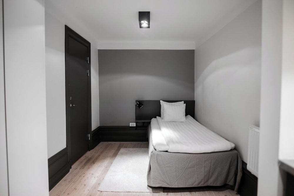 FAMILY, APARTMENT, SMALL