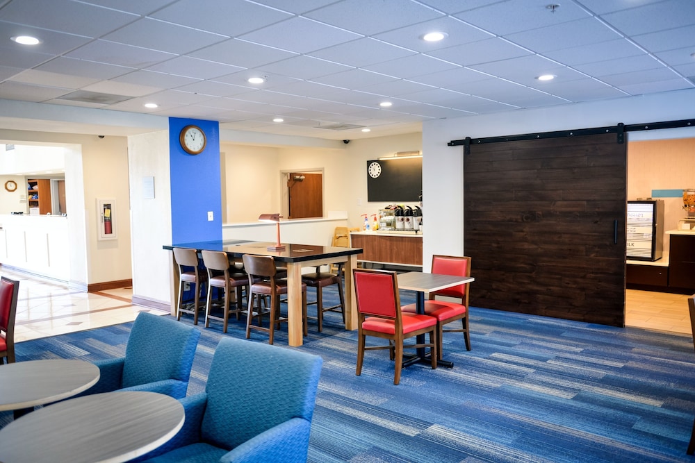 Holiday Inn Express Prince Frederick 41/56
