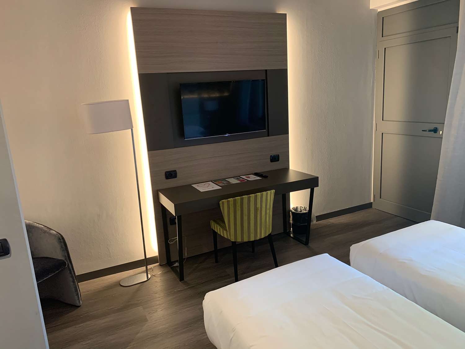 Standard, Convertible Double Bed