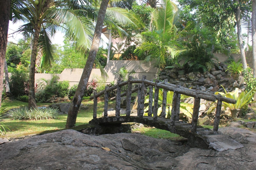 Grand 7 Hotel Thalawathugoda (ex Seven Eleven Hotel) 35/43