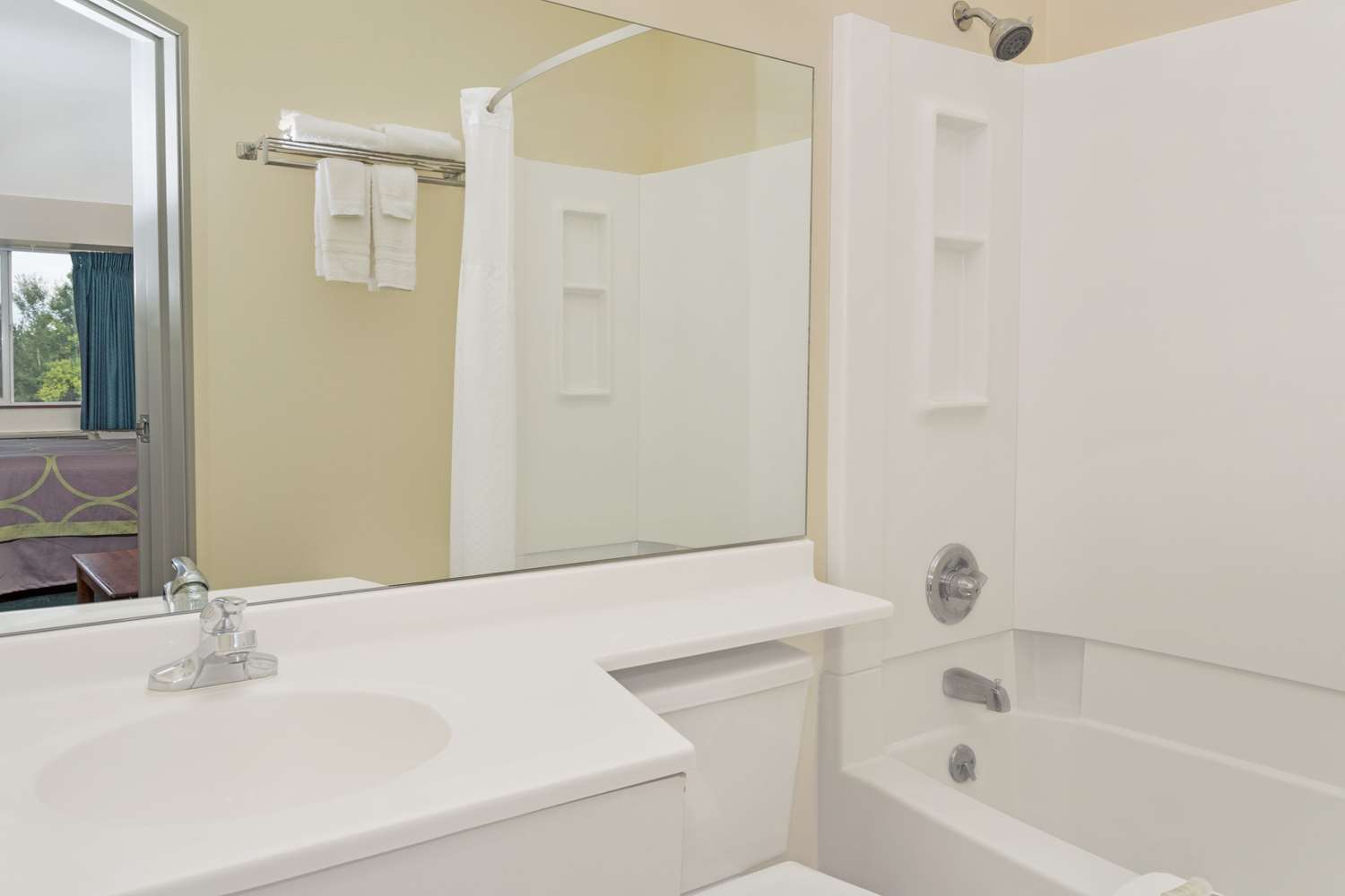 Super 8 by Wyndham Windsor 28/29