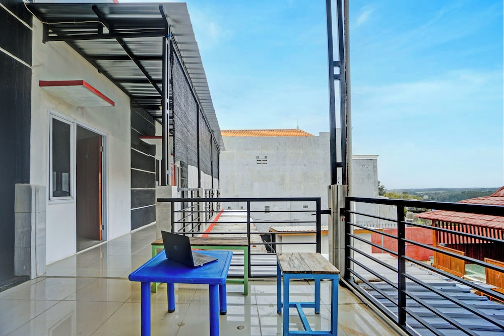 Hotel O near UNISLA formerly Homestay Bougenville 42/44
